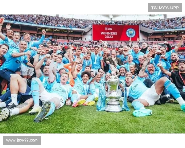 水晶宫连克利物浦曼城双雄勇夺社区盾与足总杯荣耀